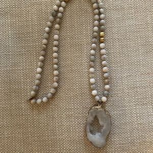 Necklace with geode pendant